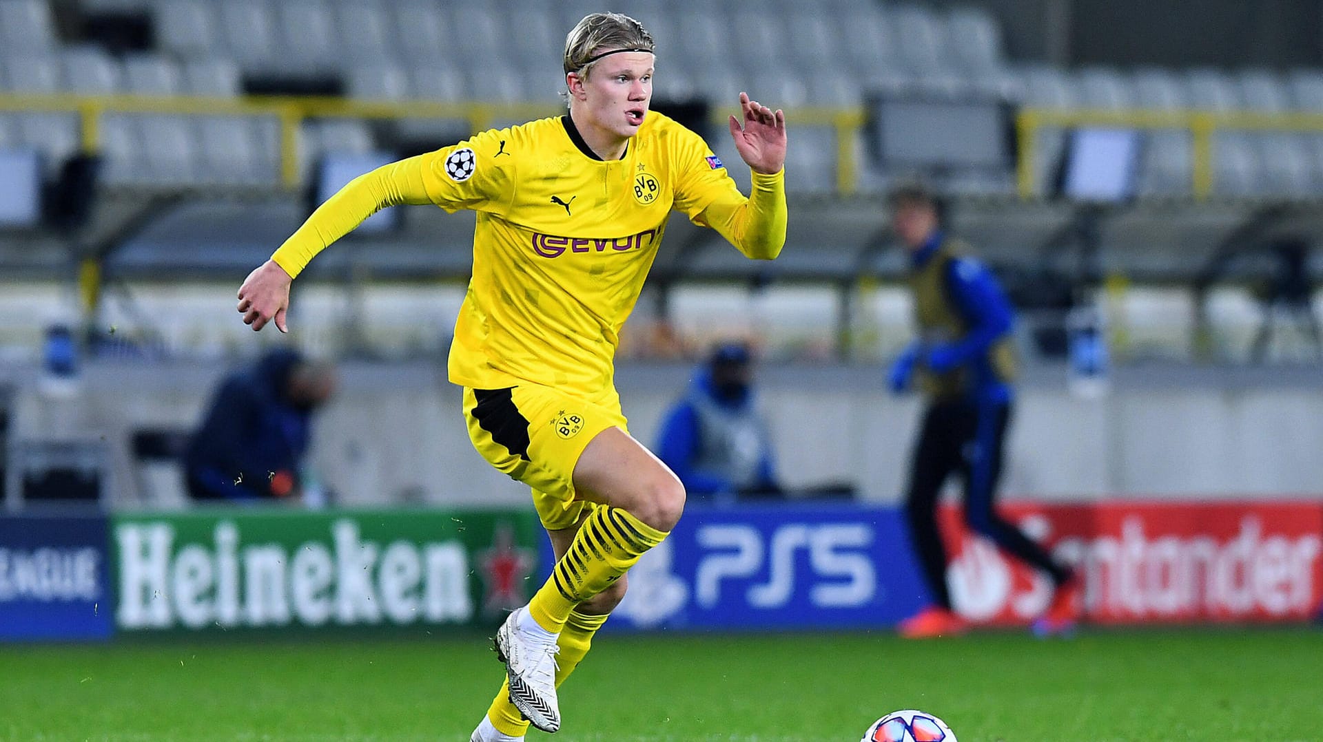 Erling Haaland: Der Dortmunder wurde von der italienischen Zeitung "Tuttosport" ausgezeichnet. Erling Haaland: Der Dortmunder wurde von der italienischen Zeitung "Tuttosport" ausgezeichnet.