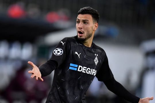 Auch der Gladbacher Ramy Bensebaini hat sich mit dem Coronavirus infiziert.