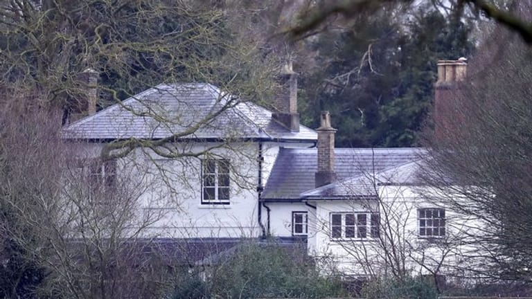 Die britische Prinzessin Eugenie ist Medien zufolge mit ihrem Ehemann Jack Brooksbank ins Frogmore Cottage in Windsor gezogen.