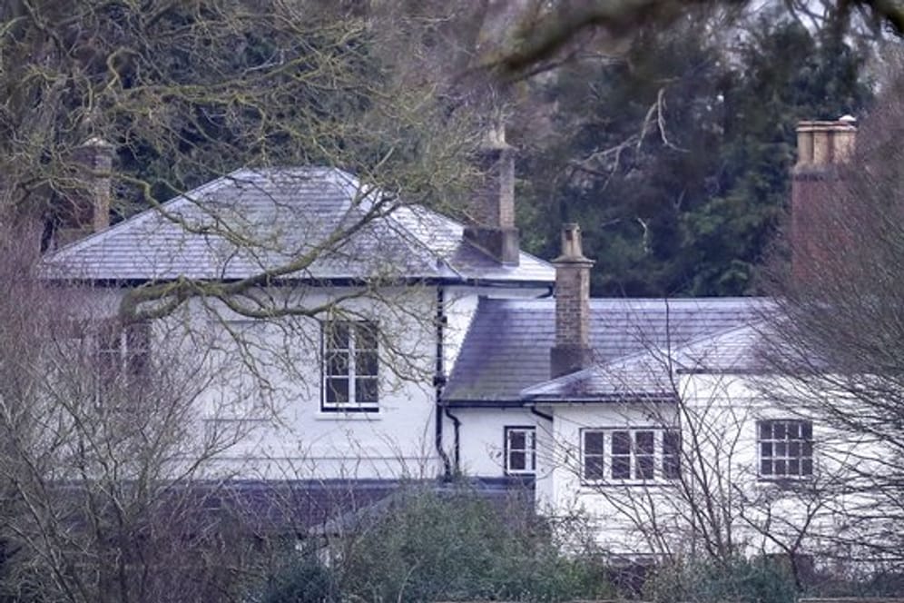 Die britische Prinzessin Eugenie ist Medien zufolge mit ihrem Ehemann Jack Brooksbank ins Frogmore Cottage in Windsor gezogen.