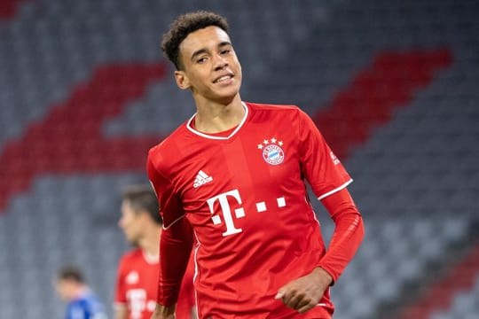 Jamal Musiala steht in der Startelf des FC Bayern München.