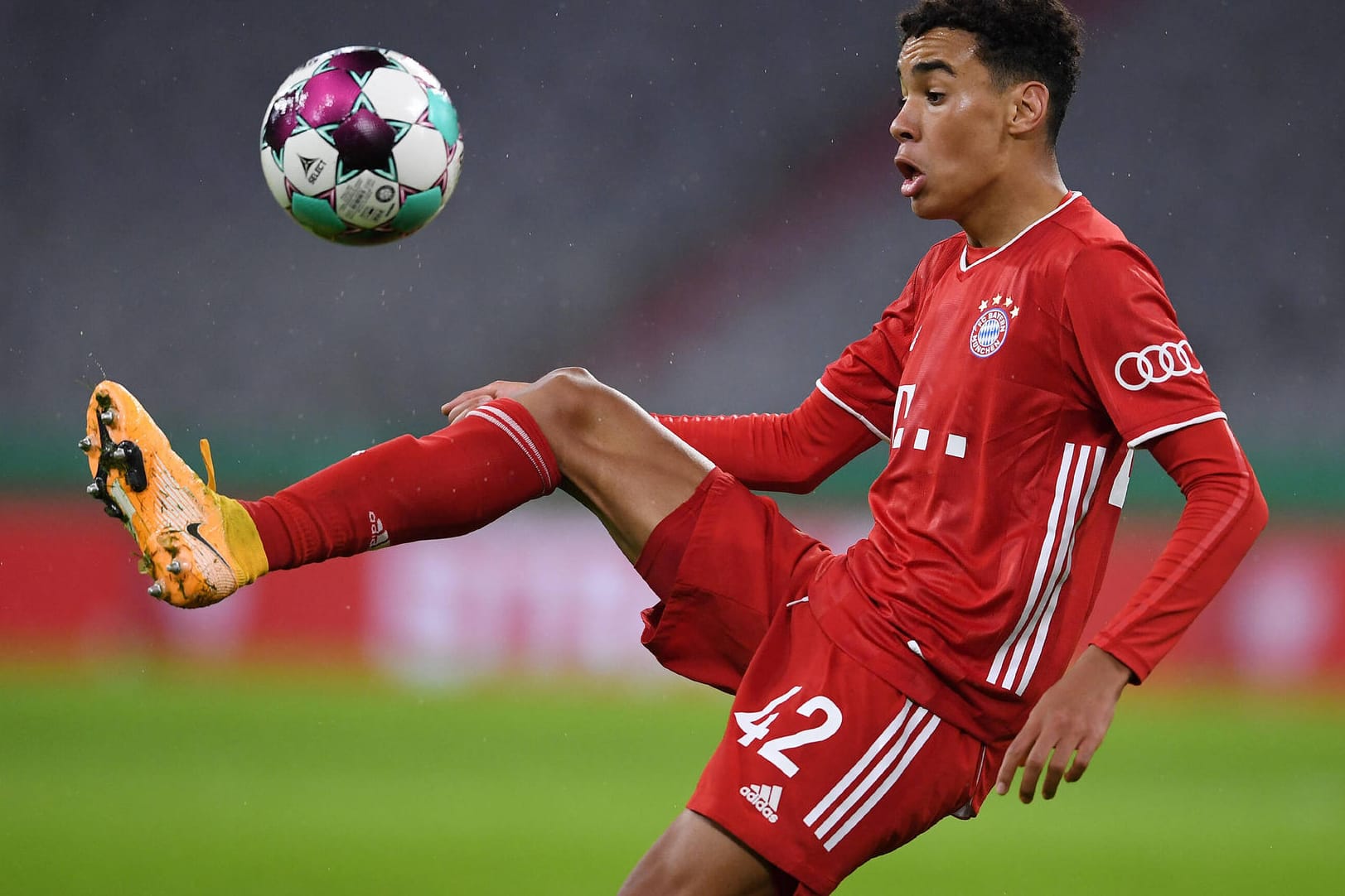 FUSSBALL DFB POKAL 1. Runde SAISON 2020/2021 1. FC Dueren - FC Bayern Muenchen 15.10.2020 Jamal Musiala (FC Bayern Muenc