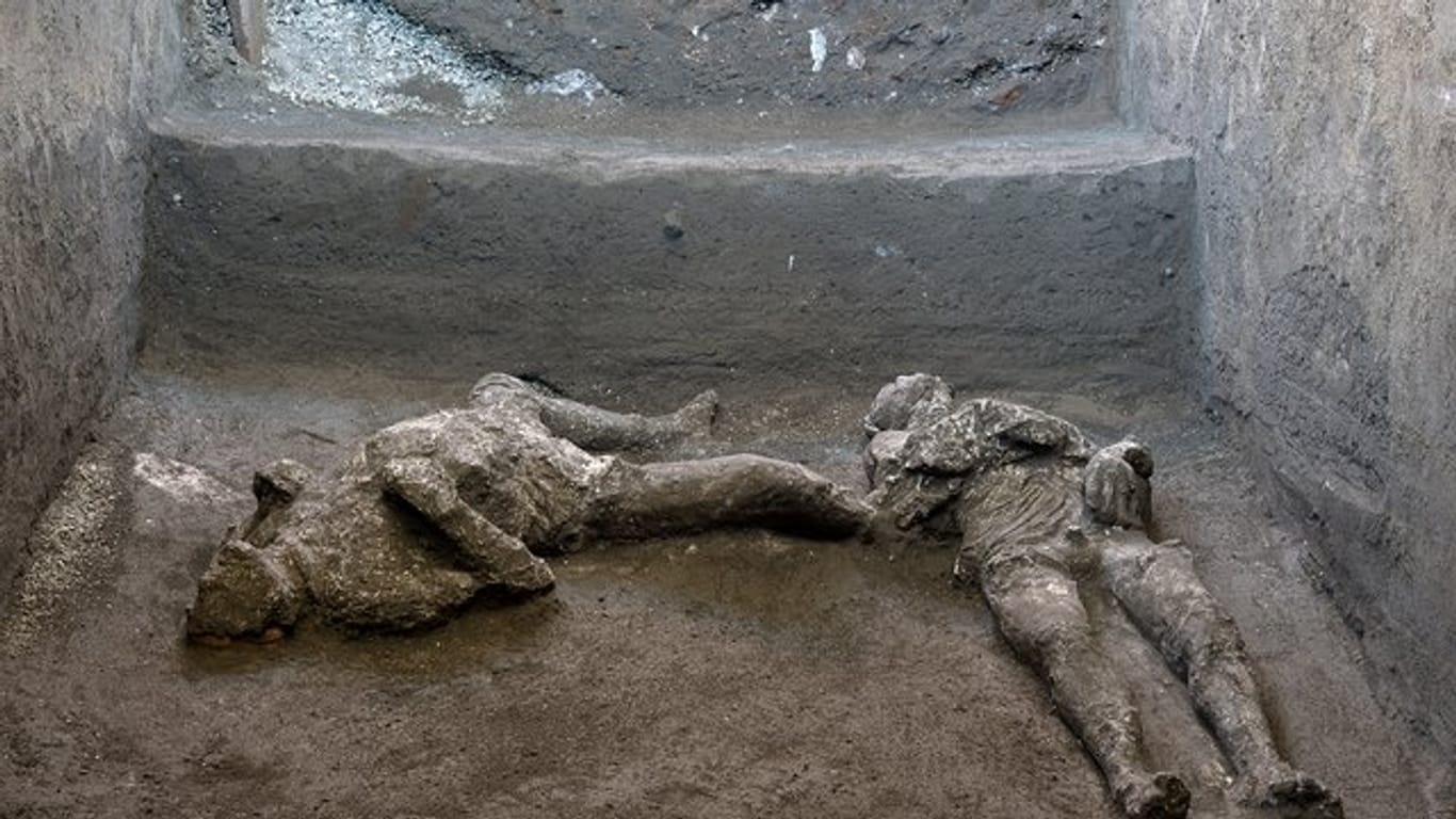 Die Überreste der zwei Männer, die vermutlich vom Ausbruch des Vesuvs am 25.