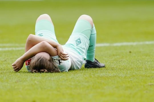 Das komplette Frauen-Team von Werder Bremen inklusive Trainer und Betreuer muss sich in häusliche Quarantäne begeben.