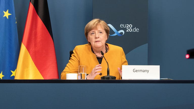 Angela Merkel bei der Aufzeichnung ihrer Gipfel-Botschaft: Die Kanzlerin wirbt für eine weltweite Kraftanstrengung in der Corona-Pandemie.