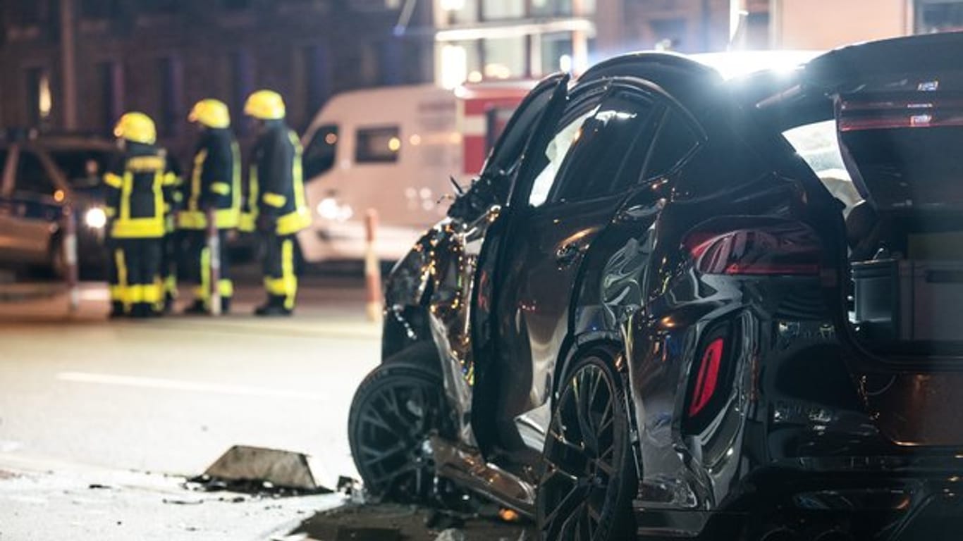 Bei einer tödlichen Kollision in Frankfurt hat ein SUV mehrere Menschen erfasst.