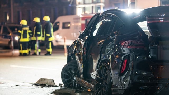 Bei einer tödlichen Kollision in Frankfurt hat ein SUV mehrere Menschen erfasst.