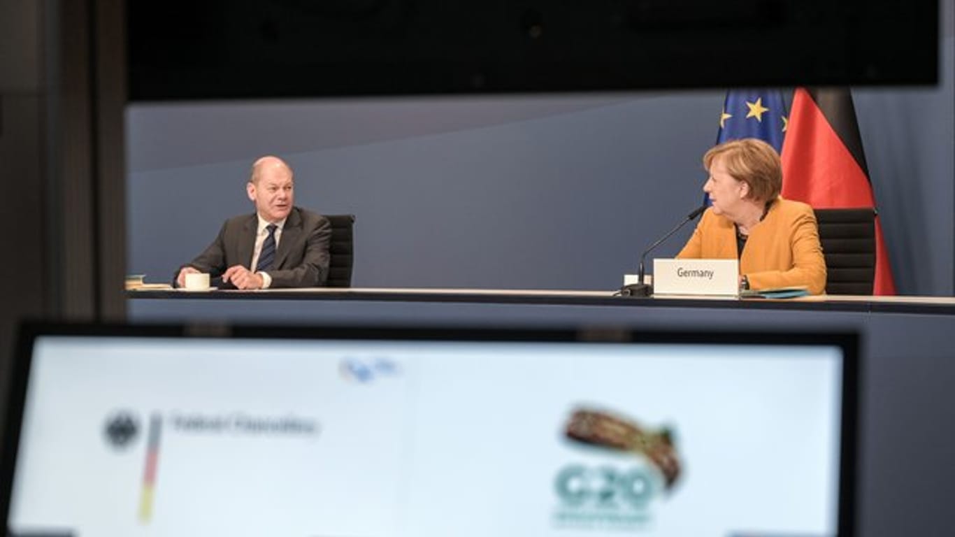Kanzlerin Angela Merkel und Finanzminister nehmen aus dem Kanzleramt in Berlin am virtuellen G20-Gipfel teil.