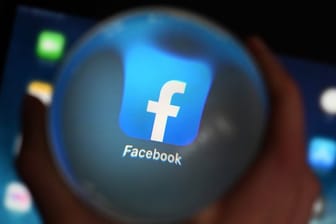 Facebook benutzt das Programm Photo-DNA in all seinen Apps "um bekanntes Kindesmissbrauchsmaterial zu finden und es schnell zu löschen".