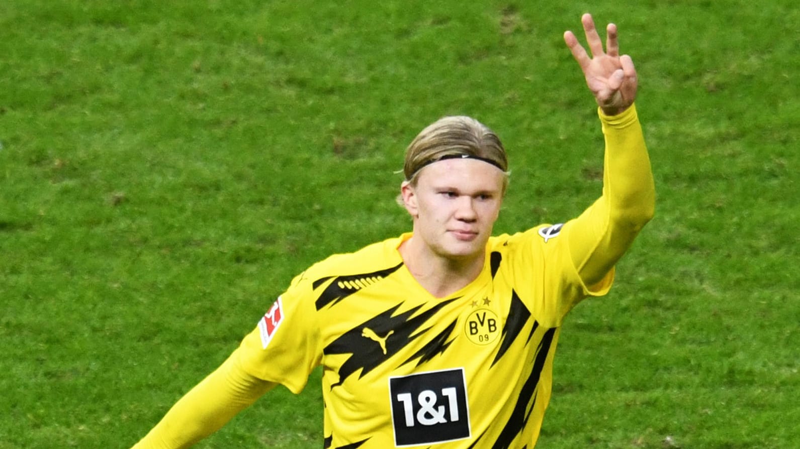 Erling Haaland: Der BVB-Spieler hat in dieser Saison bereits doppelt so viele Tore gemacht, wie alle Kicker von Schalke 04 zusammen. Erling Haaland: Der BVB-Spieler hat in dieser Saison bereits doppelt so viele Tore gemacht, wie alle Kicker von Schalke 04 zusammen.