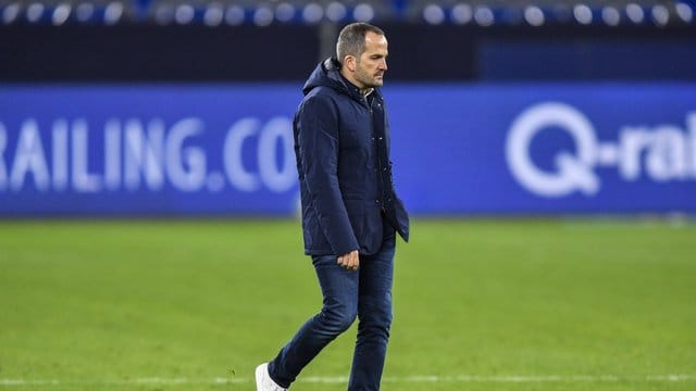 Auch Trainer Manuel Baum konnte die Negativserie beim FC Schalke 04 nicht stoppen. Auch Trainer Manuel Baum konnte die Negativserie beim FC Schalke 04 nicht stoppen.