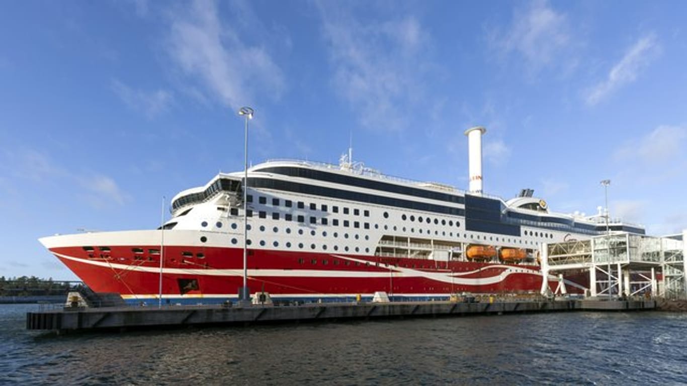 Das Fährschiff "Viking Grace" im Hafen.