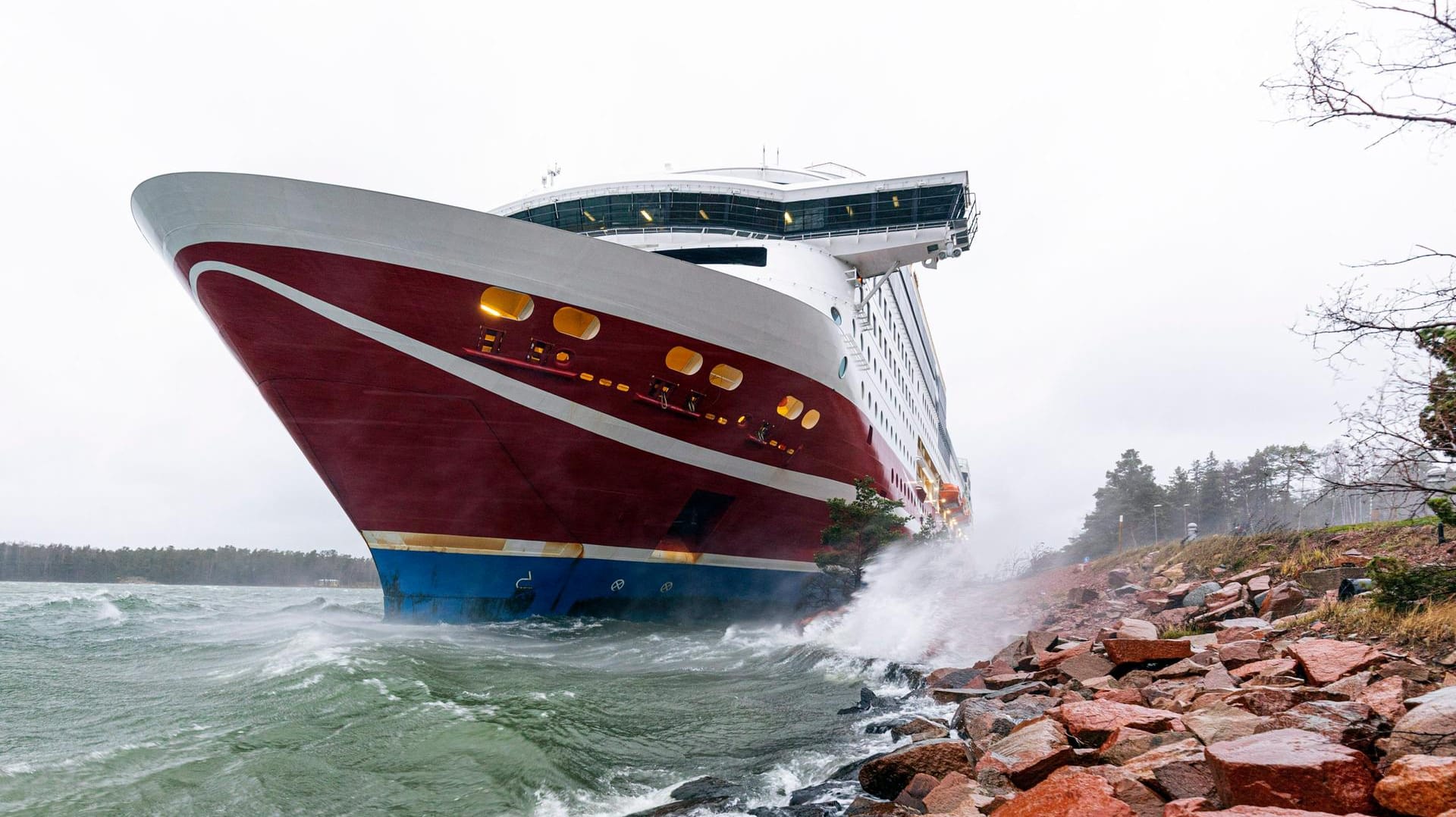 Ostsee-Fähre läuft vor Finnland auf Grund: Die Passagiere saßen über Nacht auf dem Schiff fest.