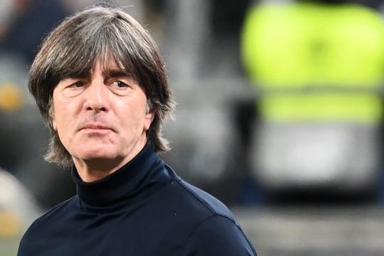 Bundestrainer Joachim Löw steht nach der 0:6-Pleite gegen Spanien in der Kritik.