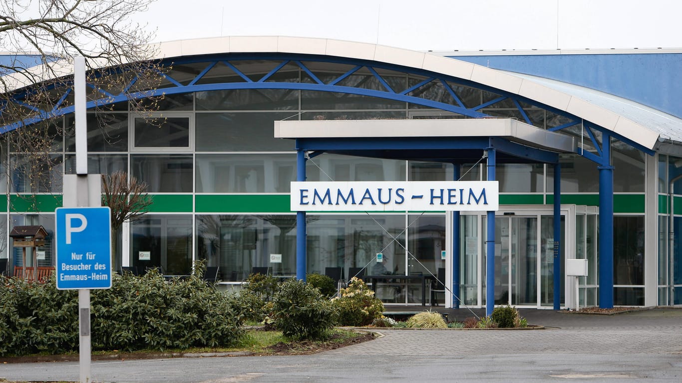 Blick auf das Emmaus-Heim in Wolfsburg: Wie die Diakonie mitteilte, hat sich eine Bewohnerin mit dem Coronavirus infiziert.