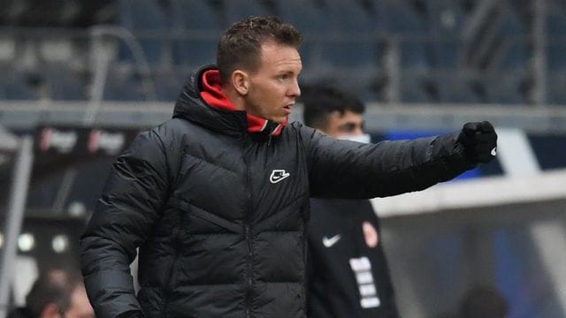 Leipzigs Trainer Julian Nagelsmann trifft mit seinem Team in der Champions League auf Paris Saint-Germain.