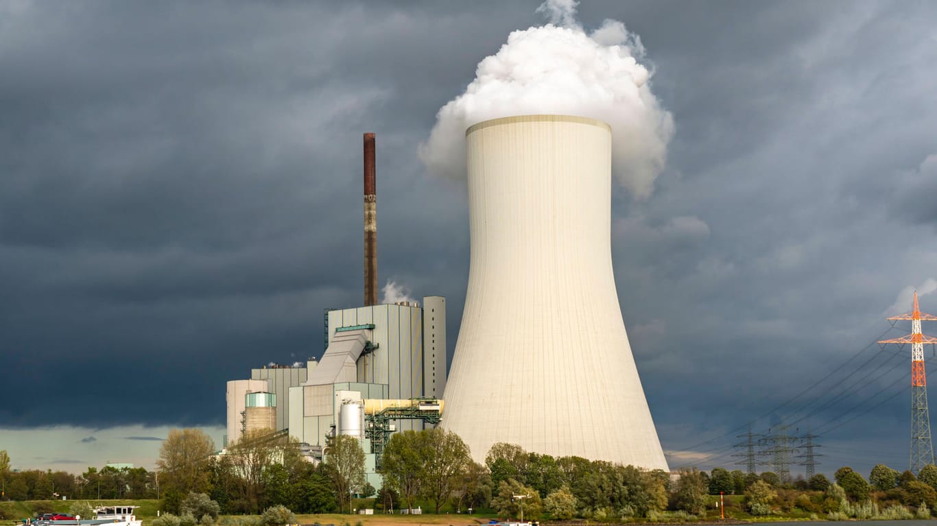 Kühlturm des Kohlekraftwerk Duisburg-Walsum: Die Energiegewinnung durch Kohle gilt es einer der Hauptverursacher der steigenden CO2-Konzentration (Symbolbild).