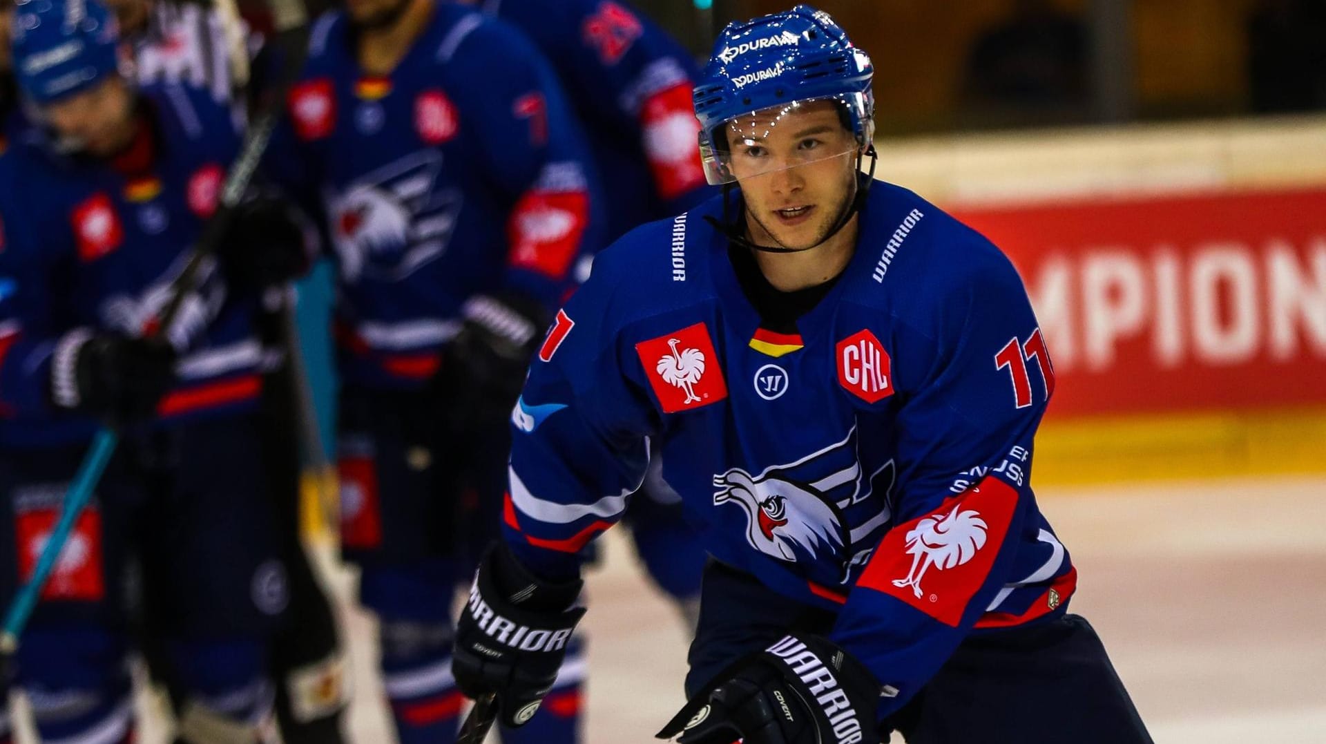 Eishockey: Janik Möser hat eine Herzmuskelentzündung, darf aktuell nicht trainieren. Eishockey: Janik Möser hat eine Herzmuskelentzündung, darf aktuell nicht trainieren.