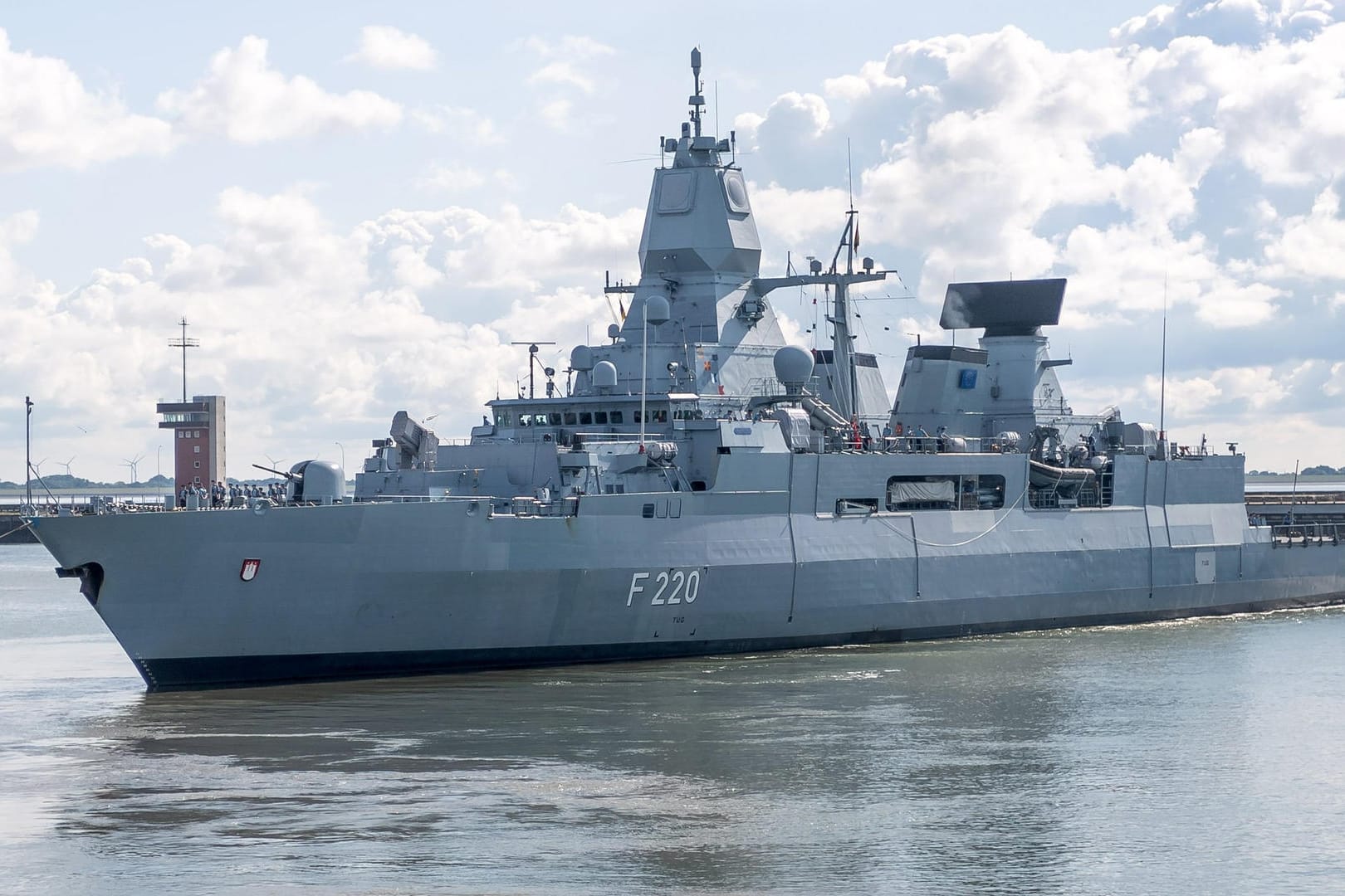 Fregatte "Hamburg": Die deutschen Soldaten wollten im Rahmen der EU-Mission Irini das türkische Frachtschiff auf Ladung kontrollieren, die gegen das Waffenembargo verstößt (Archivbild).