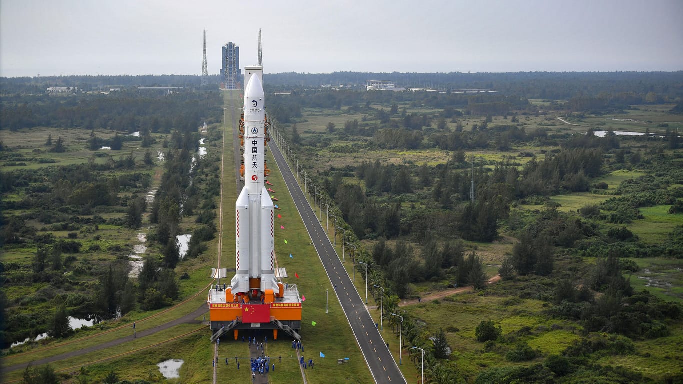 "Langer Marsch 5": Die Rakete soll das Raumschiff "Chang'e 5" auf den Weg zum Erdtrabanten bringen.