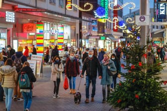 Weihnachtsstimmung in der Bochumer Innenstadt: In diesem Jahr wird das Weihnachtsfest von der Corona-Pandemie bestimmt. (Archivbild)