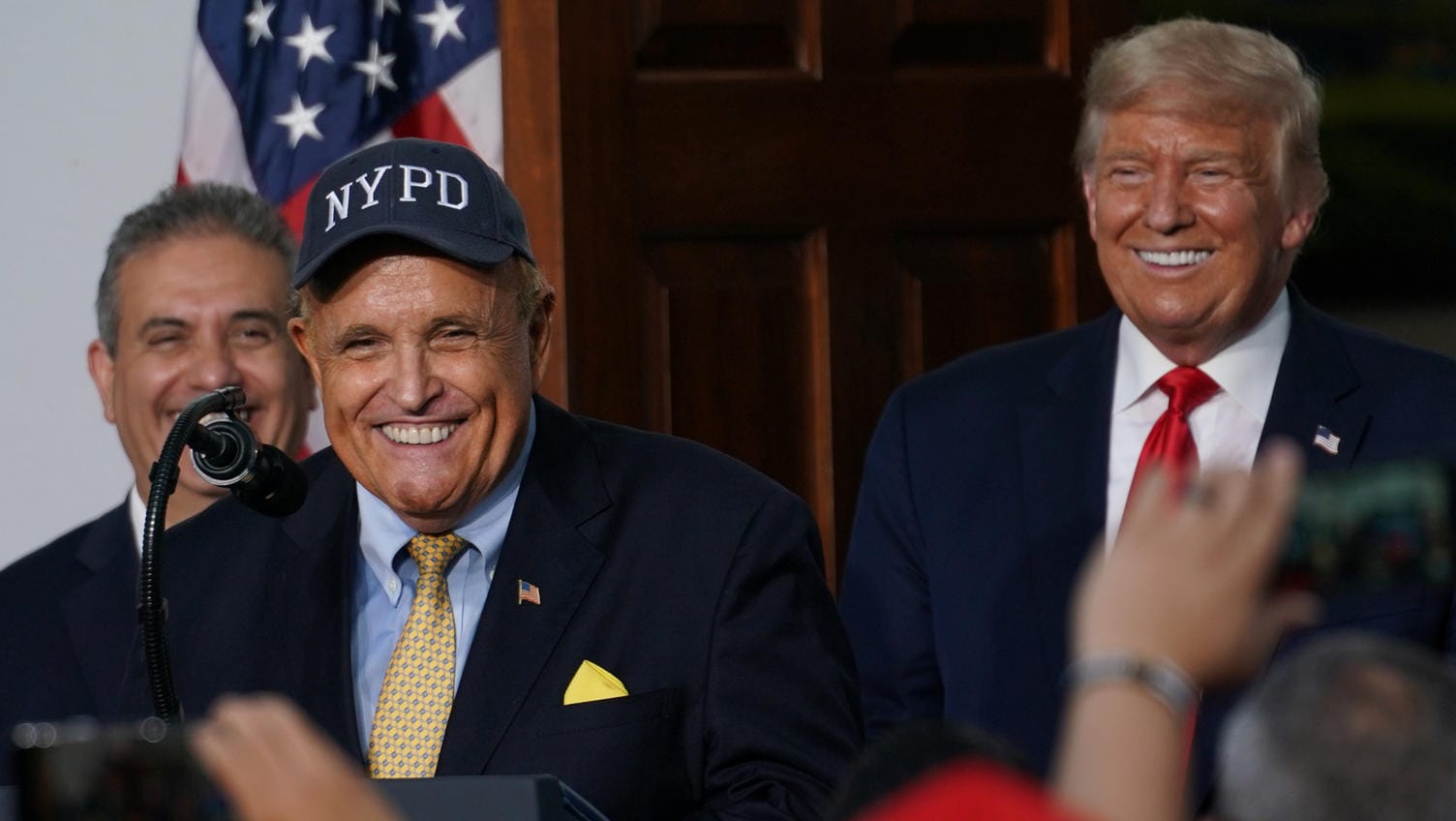 Rudy Giuliani (l) und Donald Trump (r): Der Anwalt des US-Präsidenten sollte die Wahl zu seinen Gunsten drehen – er scheiterte.