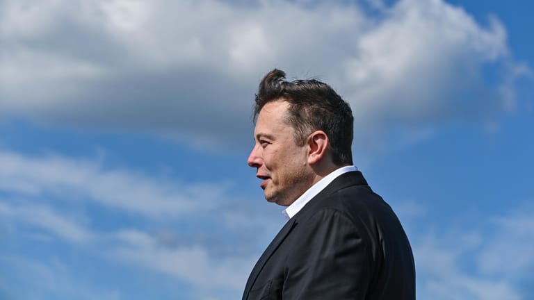 Elon Musk: Der Tesla-Chef überholt Bill Gates in einer Milliardärs-Rangliste.