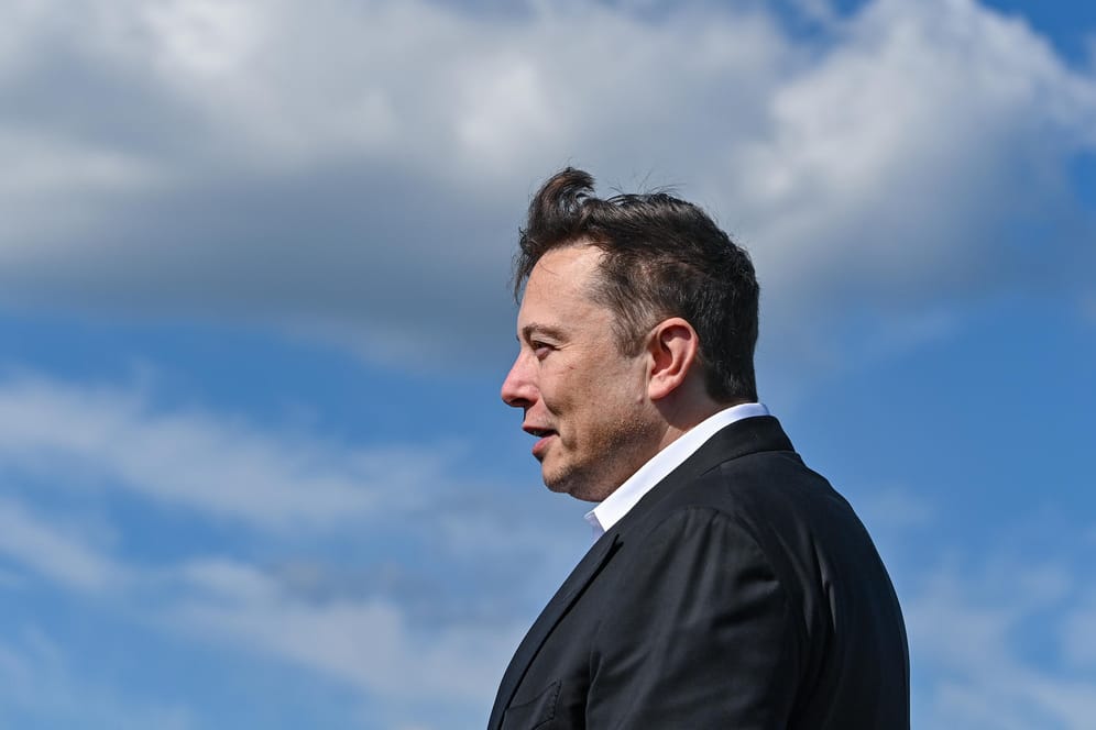 Elon Musk: Der Tesla-Chef überholt Bill Gates in einer Milliardärs-Rangliste.