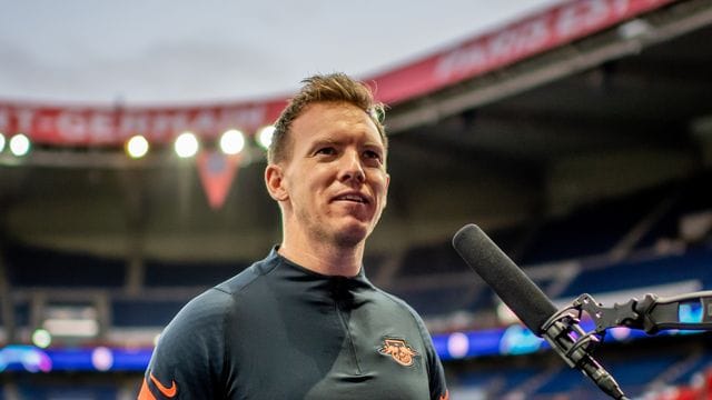 Die Defensive bei RB Leipzig läuft derzeit "auf der letzten Rille": Trainer Julian Nagelsmann beim Abschlusstraining in Paris.