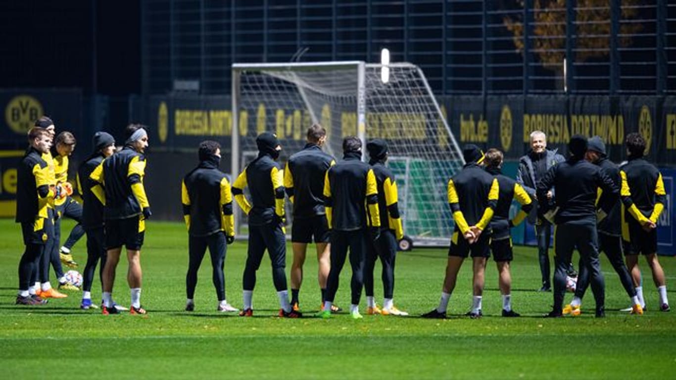 Abschlusstraining von Borussia Dortmund: Trainer Lucien Favre (4.