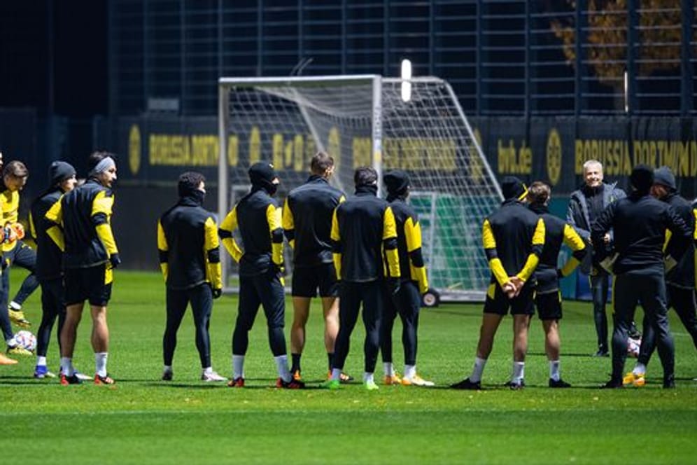 Abschlusstraining von Borussia Dortmund: Trainer Lucien Favre (4.