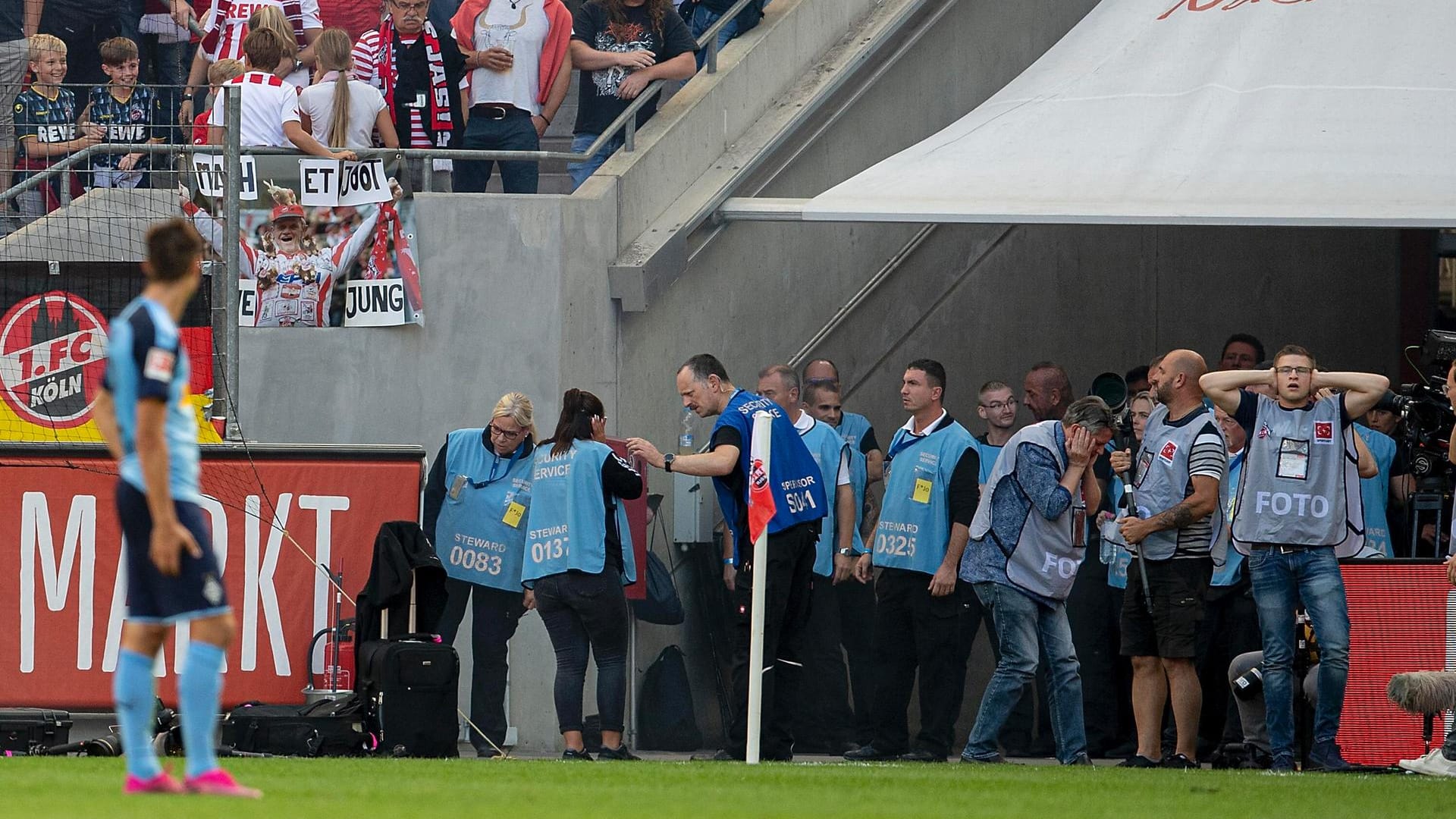 Ein Böller explodierte am Spielfeldrand des Rhein-Derbys in 2019: Über 20 Menschen wurden durch die Denotation verletzt.