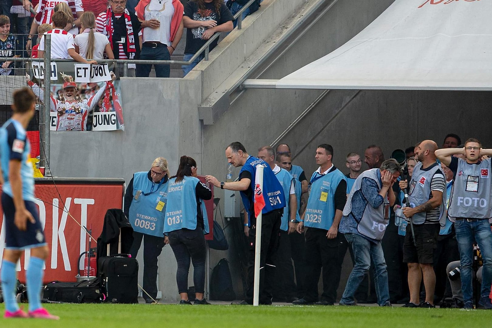 Ein Böller explodierte am Spielfeldrand des Rhein-Derbys in 2019: Über 20 Menschen wurden durch die Denotation verletzt.