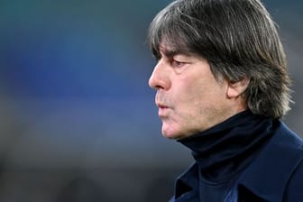 Bundestrainer Joachim Löw steht nach 0:6-Pleite gegen Spanien in der Kritik.