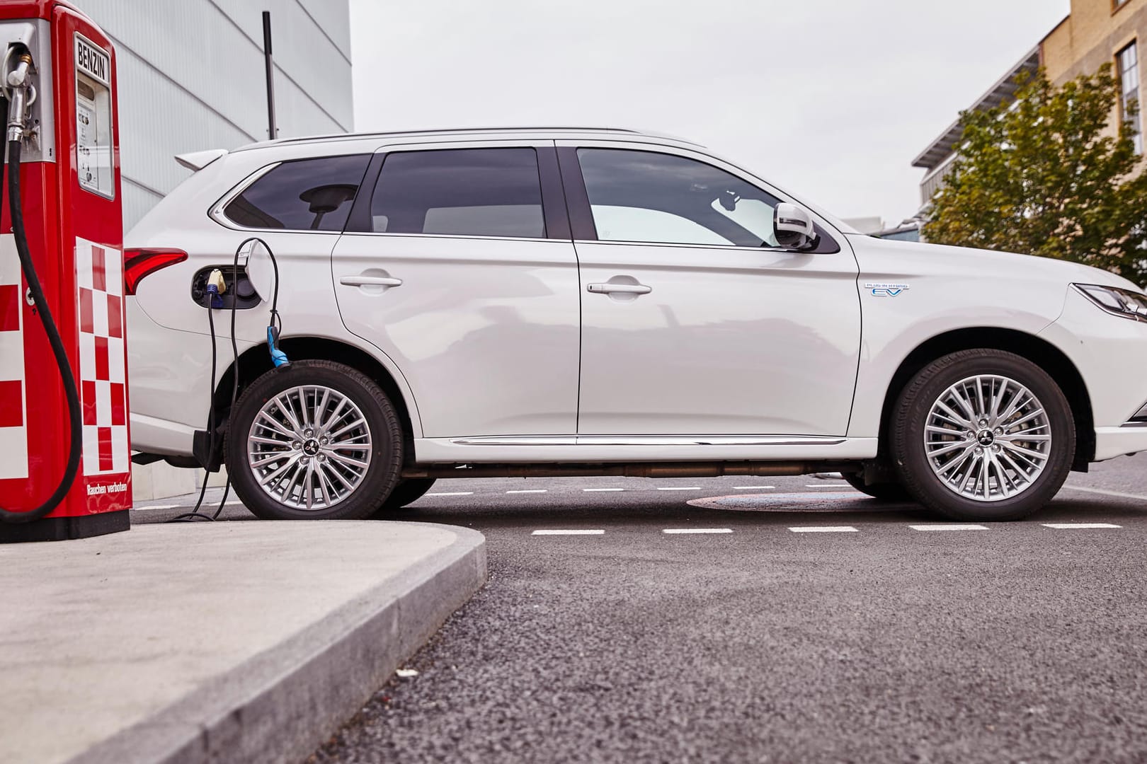 Mitsubishi Outlander: Er ist einer der beliebtesten Plug-in-Hybride Europas – aber offenbar bei Weitem nicht so sauber, wie viele seiner Käufer glauben.