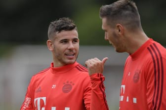 Lucas Hernandez (l.) und Niklas Süle: Beide Bayern-Stars könnten im Spiel gegen Salzburg ausfallen.