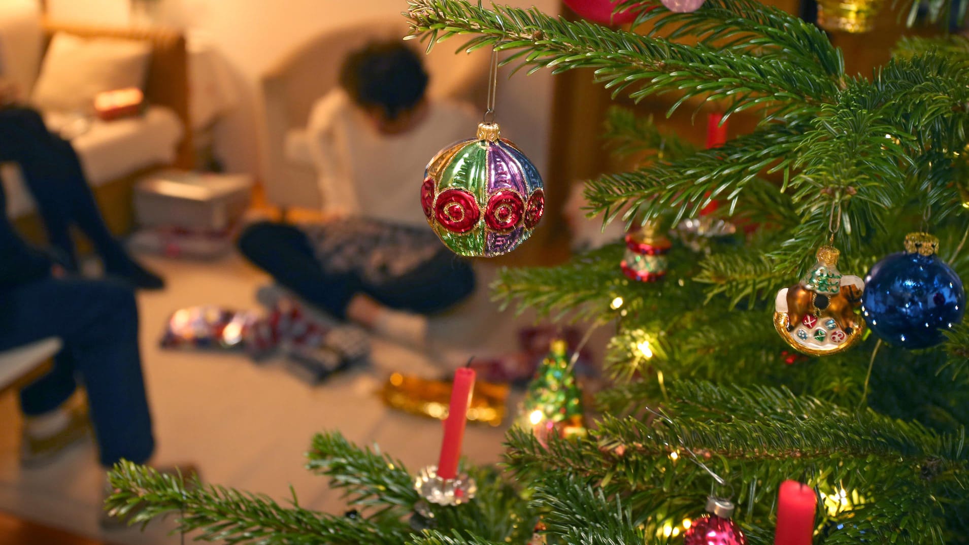 Am Mittwoch beraten Bund und Länder über Corona-Maßnahmen für Dezember: Es sind weitere Verschärfungen und ein Vorziehen der Weihnachtsferien geplant.