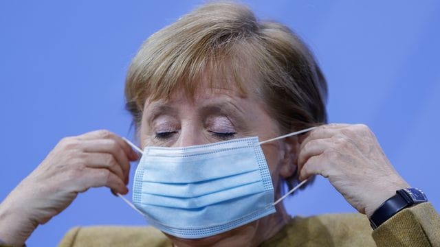 Kanzlerin Angela Merkel appelliert an die Bevölkerung : "Es kommt weiter auf jeden und jede einzelne an.
