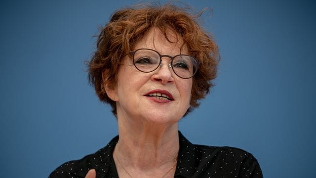 Anetta Kahane, Vorsitzende der Amadeu Antonio Stiftung, äußert sich zum Tod von Kiowa vor 30 Jahren.