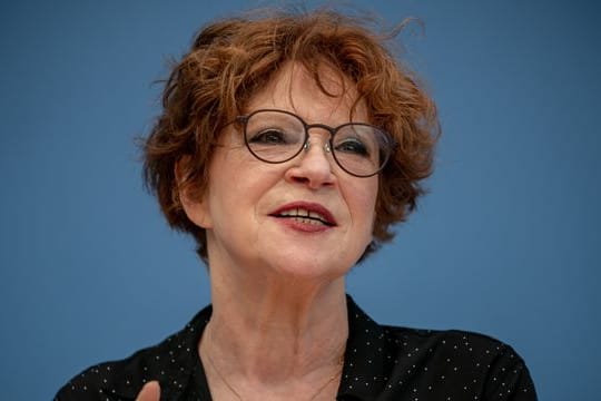 Anetta Kahane, Vorsitzende der Amadeu Antonio Stiftung, äußert sich zum Tod von Kiowa vor 30 Jahren.