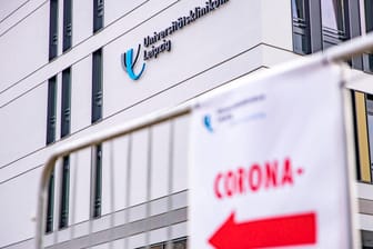 Die Corona Ambulanz an der Universitätsklinik Leipzig (Symbolbild): Ein Intensivmediziner vom Krankenhaus warnt vor den Coronazahlen.