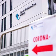 Die Corona Ambulanz an der Universitätsklinik Leipzig (Symbolbild): Ein Intensivmediziner vom Krankenhaus warnt vor den Coronazahlen.