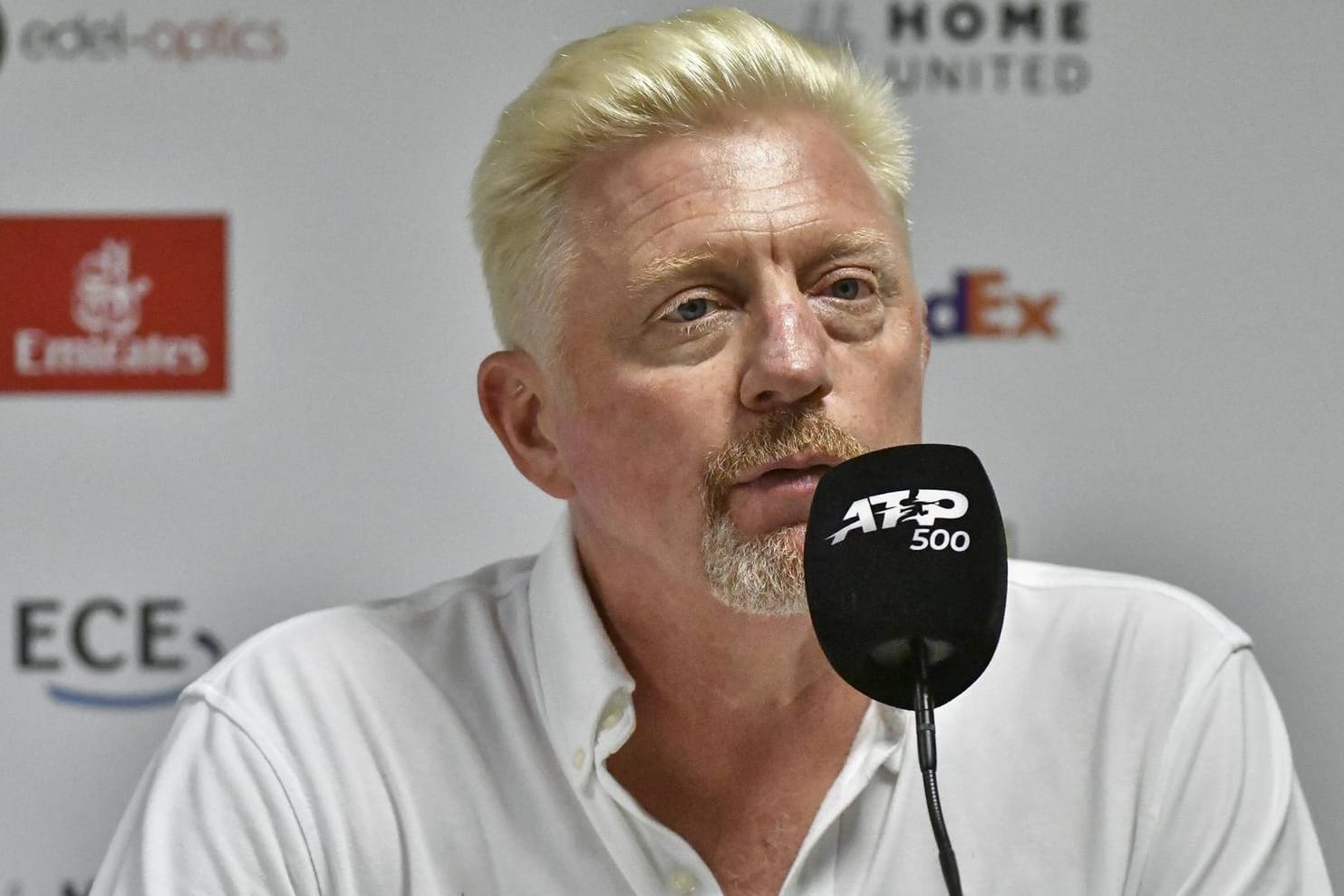 Boris Becker: Die deutsche Tennis-Legende zieht sich etwas zurück.