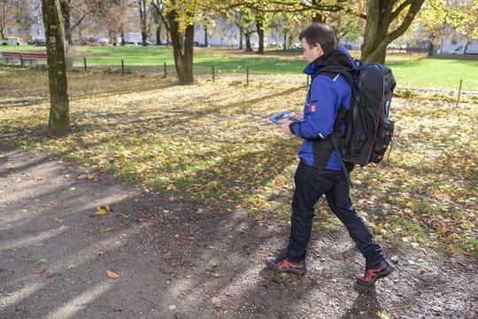 Test-Marsch: Ein Team mit Mess-Apparaturen im Rucksack war in Städten und Zügen unterwegs.