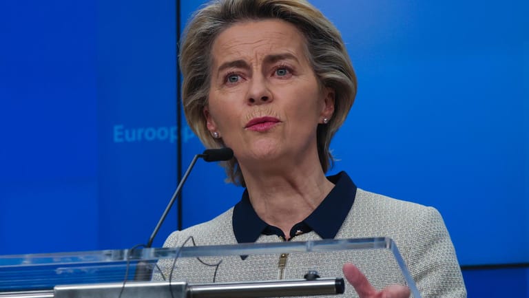 EU-Kommissionschefin Ursula von der Leyen: Aus ihrer Zeit als Verteidigungsministerin hängt der CDU-Politikerin noch eine Berateraffäre an.