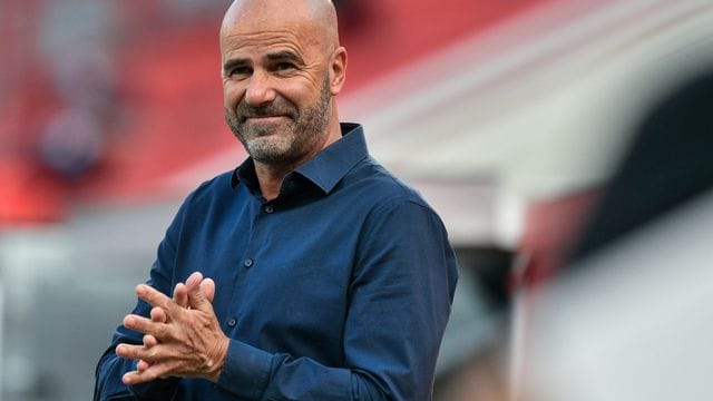 Hofft auf eine Spielverlegung im DFB-Pokal: Leverkusen-Coach Peter Bosz. Hofft auf eine Spielverlegung im DFB-Pokal: Leverkusen-Coach Peter Bosz.