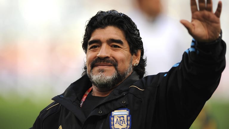 Diego Maradona: Die argentinische Fußball-Ikone ist im Alter von 60 Jahren gestorben.