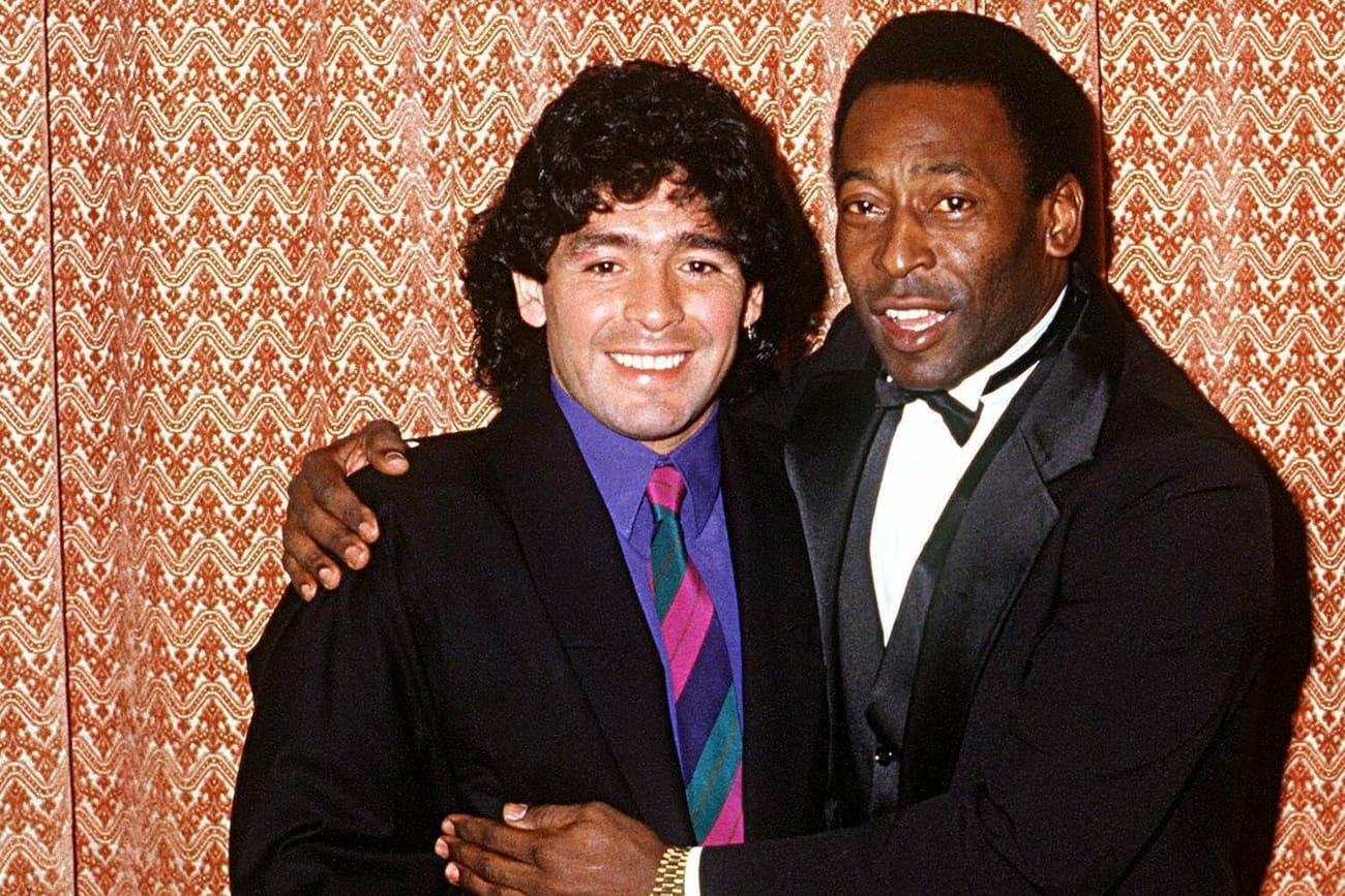 Zwei Legenden: Diego Armando Maradona (li.) und der Brasilianer Pelé im Jahre 1988.