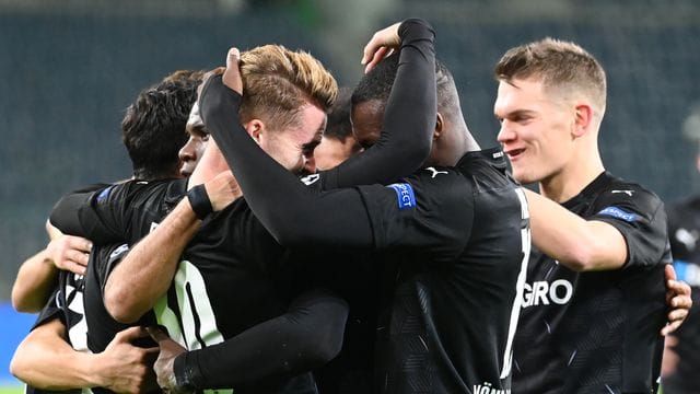 Borussia Mönchengladbach setzte sich locker gegen Schachtjor Donezk durch.
