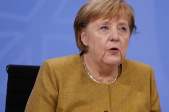 Angela Merkel: Die Kanzlerin gibt in Berlin die Ergebnisse des Bund-Länder-Gipfels bekannt.